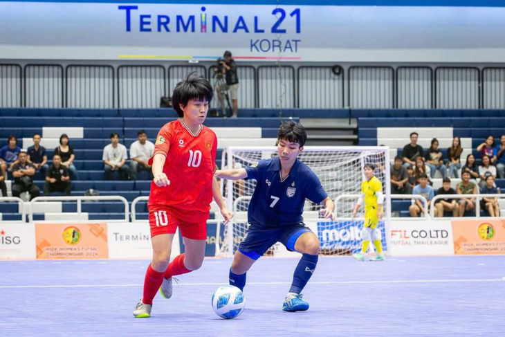 Tuyển futsal nữ Việt Nam đăng quang tại Thái Lan - Ảnh 1.